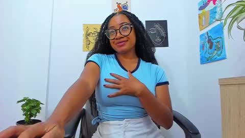 Snapshot of romantic_stargirl chatting on March 2, 10:16 pm Is A Belle online show from March 2, 10:16 pm