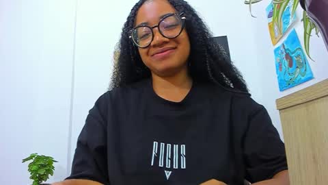 Snapshot of romantic_stargirl chatting on March 6, 11:20 pm Is A Belle online show from March 6, 11:20 pm