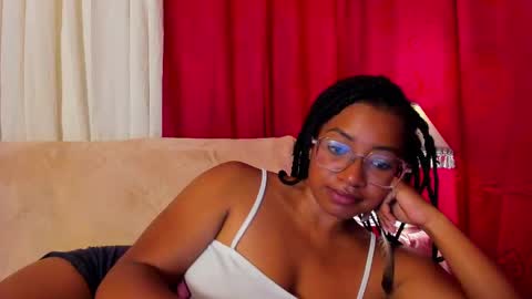 Snapshot of romantic_stargirl chatting on September 29, 1:11 am Is A Belle online show from September 29, 1:11 am