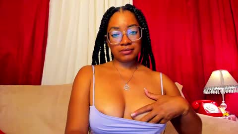 Snapshot of romantic_stargirl chatting on October 6, 1:25 am Is A Belle online show from October 6, 1:25 am