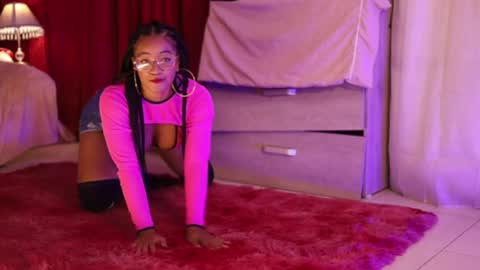 Snapshot of romantic_stargirl chatting on October 9, 12:19 am Is A Belle online show from October 9, 12:19 am