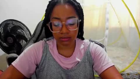 Snapshot of romantic_stargirl chatting on October 26, 4:02 pm Is A Belle online show from October 26, 4:02 pm