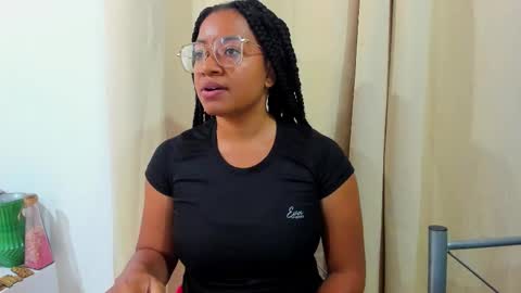 Snapshot of romantic_stargirl chatting on October 27, 9:08 pm Is A Belle online show from October 27, 9:08 pm