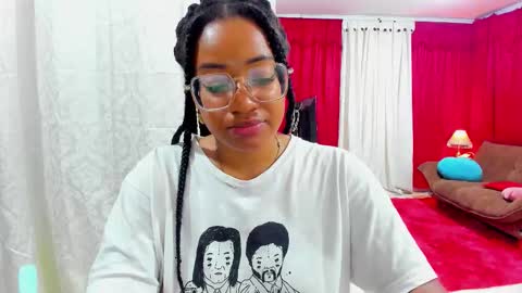 Snapshot of romantic_stargirl chatting on November 24, 12:21 am Is A Belle online show from November 24, 12:21 am