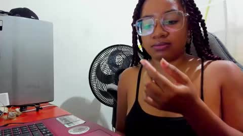 Snapshot of romantic_stargirl chatting on November 30, 1:59 pm Is A Belle online show from November 30, 1:59 pm