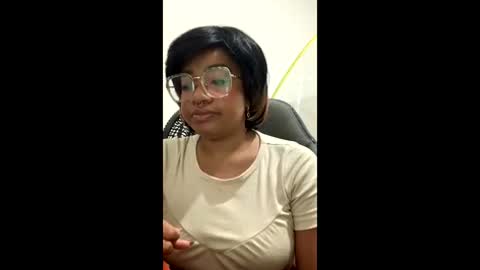 Snapshot of romantic_stargirl chatting on February 11, 4:23 pm Is A Belle online show from February 11, 4:23 pm