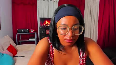 Snapshot of romantic_stargirl chatting on February 17, 1:13 am Is A Belle online show from February 17, 1:13 am