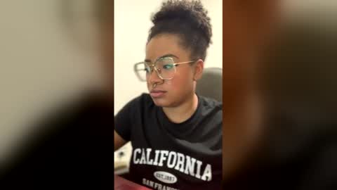 Snapshot of romantic_stargirl chatting on March 12, 3:40 pm Is A Belle online show from March 12, 3:40 pm