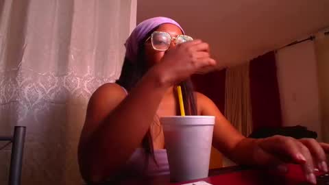 Snapshot of romantic_stargirl chatting on March 22, 1:53 am Is A Belle online show from March 22, 1:53 am