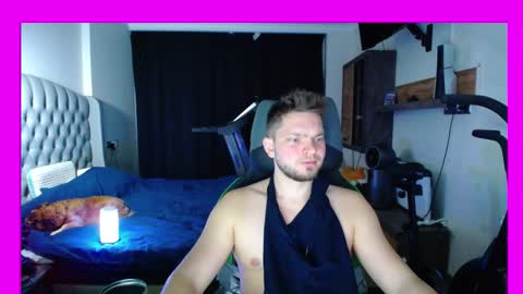 Snapshot of romantic_twunk chatting on October 4, 5:38 am romantic_twunk online show from October 4, 5:38 am