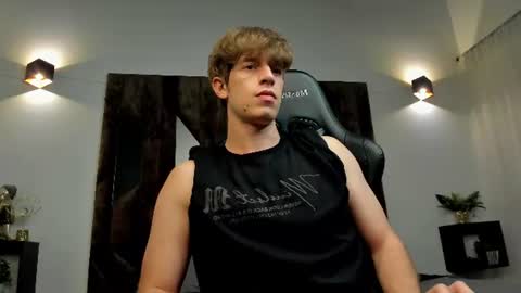 Snapshot of romeo_ricci1 chatting on June 22, 7:05 am Romeo Ricci online show from June 22, 7:05 am