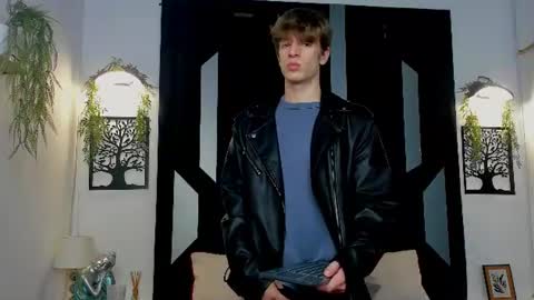 Snapshot of romeo_ricci1 chatting on July 2, 3:45 am Romeo Ricci online show from July 2, 3:45 am