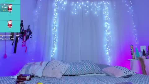 Snapshot of romirousexx chatting on December 24, 9:50 am Romi Rouse online show from December 24, 9:50 am