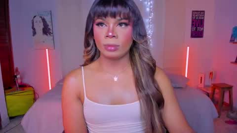 Snapshot of romirousexx chatting on October 1, 6:19 am Romi Rouse online show from October 1, 6:19 am