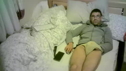 Snapshot of romson998181 chatting on September 19, 10:10 pm romson998181 online show from September 19, 10:10 pm