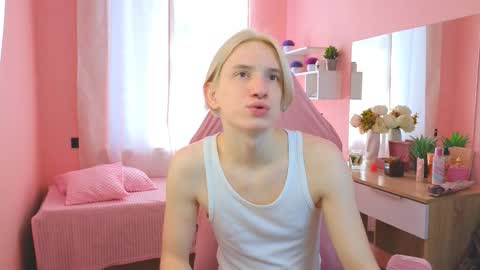 Snapshot of ron_vilsx chatting on October 12, 5:28 am ron vilsx online show from October 12, 5:28 am