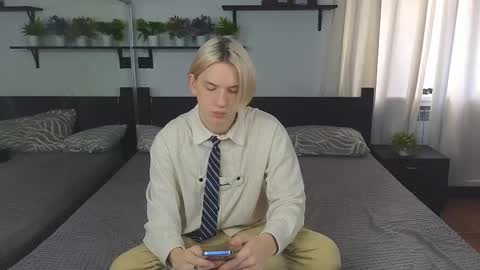 Snapshot of ron_vilsx chatting on November 19, 6:13 am ron vilsx online show from November 19, 6:13 am