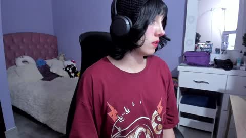 Snapshot of room312_ chatting on December 13, 1:59 am Twelve 3 Inst Twelve 312002 Twitter Room312 2002 online show from December 13, 1:59 am