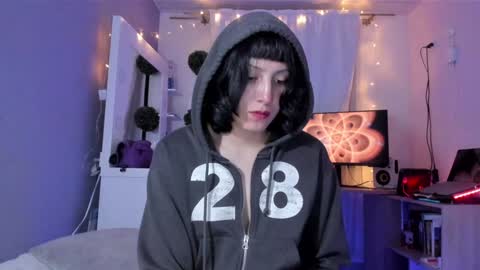 Snapshot of room312_ chatting on December 27, 1:53 am Twelve 3 Inst Twelve 312002 Twitter Room312 2002 online show from December 27, 1:53 am