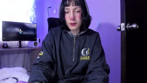 Snapshot of room312_ chatting on December 29, 10:36 pm Twelve 3 Inst Twelve 312002 Twitter Room312 2002 online show from December 29, 10:36 pm