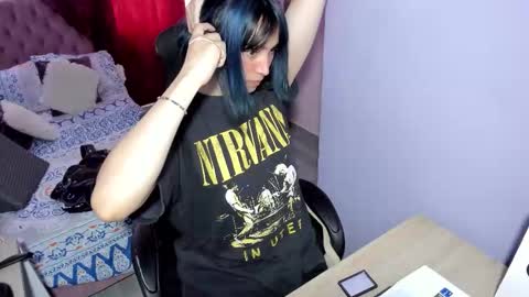 Snapshot of room312_ chatting on February 1, 5:22 pm Twelve 3 Inst Twelve 312002 Twitter Room312 2002 online show from February 1, 5:22 pm