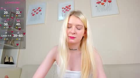 Snapshot of rosa_mariposa_ chatting on March 9, 9:46 pm Rosa online show from March 9, 9:46 pm