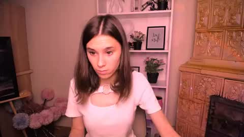 Snapshot of rosalais_ chatting on June 23, 6:44 am Rose online show from June 23, 6:44 am