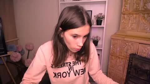 Snapshot of rosalais_ chatting on July 23, 6:33 am Rose online show from July 23, 6:33 am