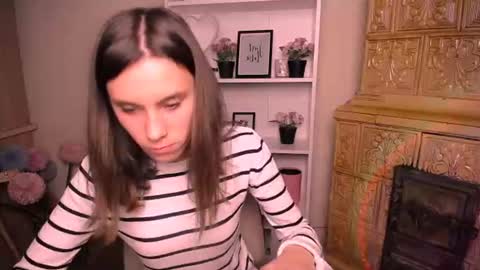 Snapshot of rosalais_ chatting on July 24, 6:33 am Rose online show from July 24, 6:33 am