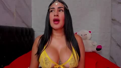 Snapshot of rosalia_04 chatting on May 5, 7:22 pm ROSALIA insta rosalia 10hoot online show from May 5, 7:22 pm