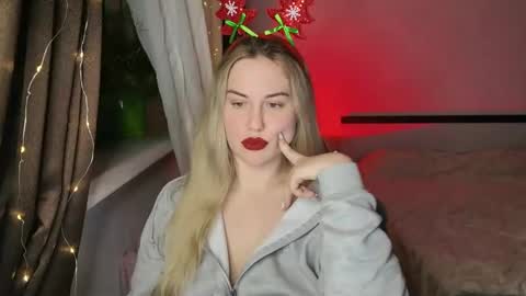 Snapshot of rosaliiiiii chatting on December 18, 3:18 pm Rosali online show from December 18, 3:18 pm