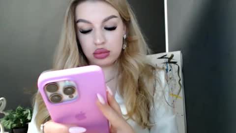 Snapshot of rosaline_ly chatting on May 21, 12:12 pm Rosalina online show from May 21, 12:12 pm