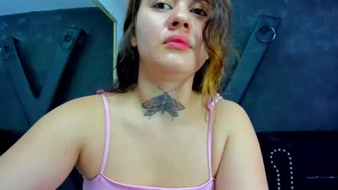 Snapshot of rosalinegrey chatting on October 19, 4:46 am Rosaline Grey online show from October 19, 4:46 am