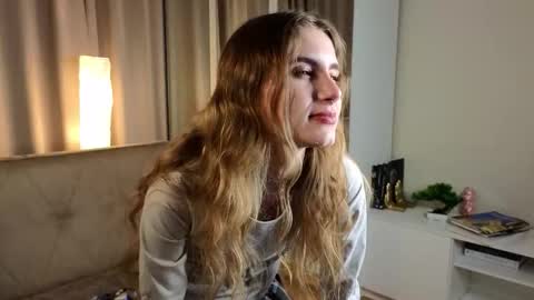 Kylie online show from December 4, 3:10 pm