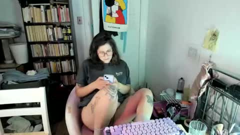 Snapshot of rose257044 chatting on November 23, 12:49 pm rose257044 online show from November 23, 12:49 pm