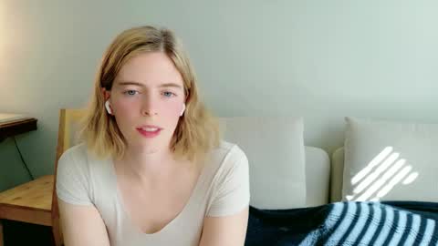 Snapshot of rose77782 chatting on September 12, 3:01 pm rose77782 online show from September 12, 3:01 pm