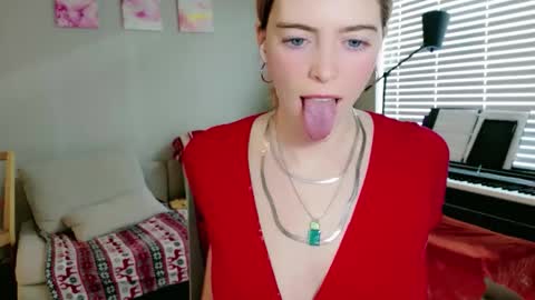 Snapshot of rose77782 chatting on January 10, 2:41 pm rose77782 online show from January 10, 2:41 pm