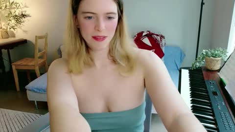 Snapshot of rose77782 chatting on April 26, 6:49 pm rose77782 online show from April 26, 6:49 pm