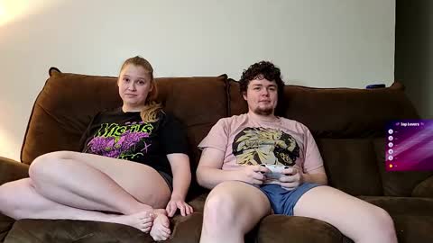 Snapshot of rose__g0ld chatting on February 18, 3:31 am rose__g0ld online show from February 18, 3:31 am