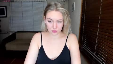 Snapshot of rose_brooks chatting on December 8, 8:25 pm Rose but u can call me princess online show from December 8, 8:25 pm