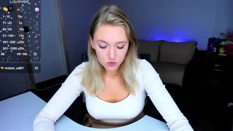 Snapshot of rose_brooks chatting on September 29, 7:30 pm Rose but u can call me princess online show from September 29, 7:30 pm