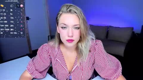 Snapshot of rose_brooks chatting on October 5, 7:45 pm Rose but u can call me princess online show from October 5, 7:45 pm