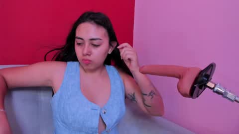 Snapshot of rose_smitth chatting on April 12, 6:57 pm rose_smitth online show from April 12, 6:57 pm