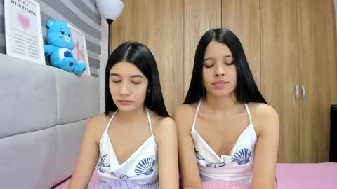 Snapshot of roseandmiah chatting on May 6, 3:13 am Rose y Miah online show from May 6, 3:13 am