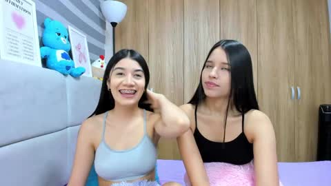 Snapshot of roseandmiah chatting on May 31, 3:58 am Rose y Miah online show from May 31, 3:58 am