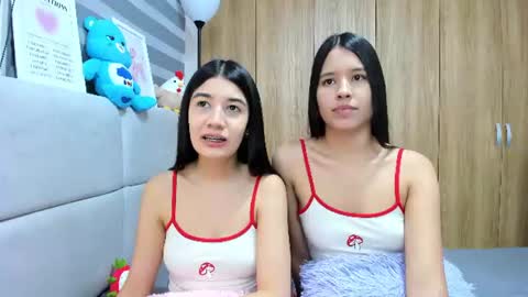 Snapshot of roseandmiah chatting on June 19, 3:11 am Rose y Miah online show from June 19, 3:11 am