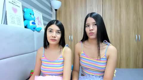 Snapshot of roseandmiah chatting on June 23, 3:59 am Rose y Miah online show from June 23, 3:59 am