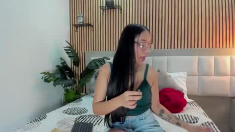 roseaurora online show from December 3, 12:36 pm