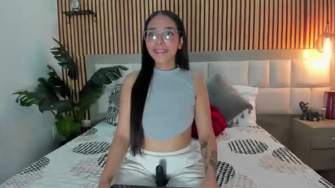 roseaurora online show from December 5, 1:42 pm