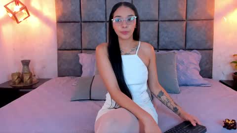roseaurora online show from April 29, 11:25 am